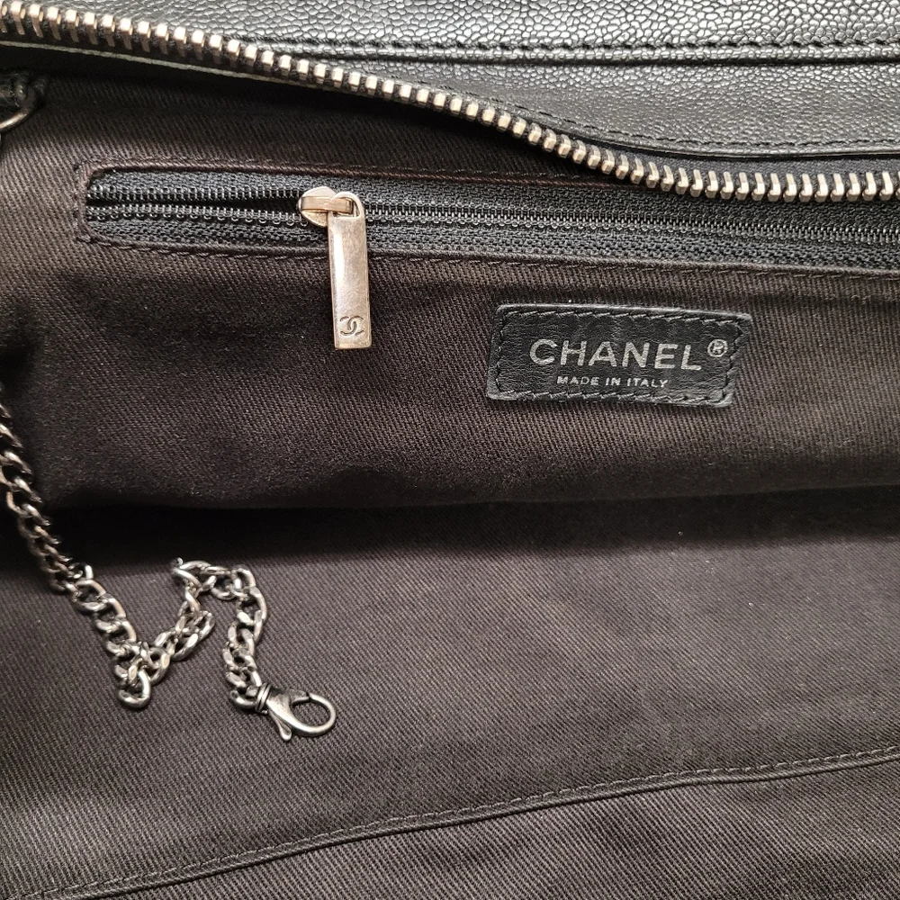 💎CHANEL Large Quilted Black Leather Shoulder bag - Picture 7 of 15